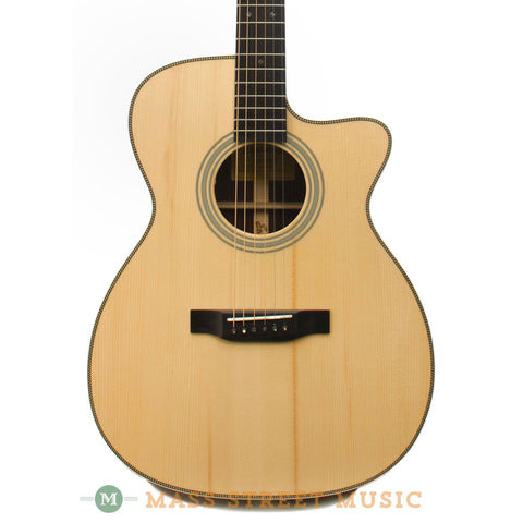 Eastman E20OMCE Acoustic Guitar - front close