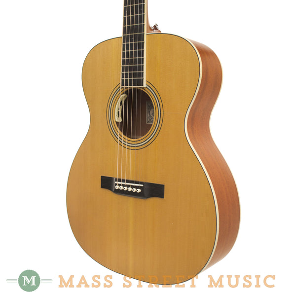 Larrivee - LVOM-03 Acoustic Guitar with hardshell case | Mass