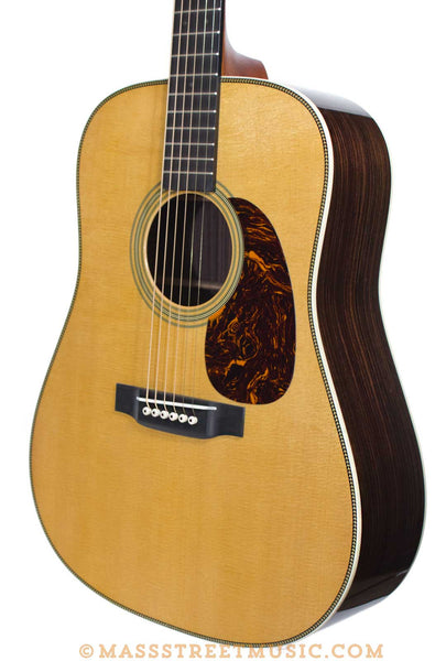 Martin - HD-28V Acoustic Guitar with hard case and free set