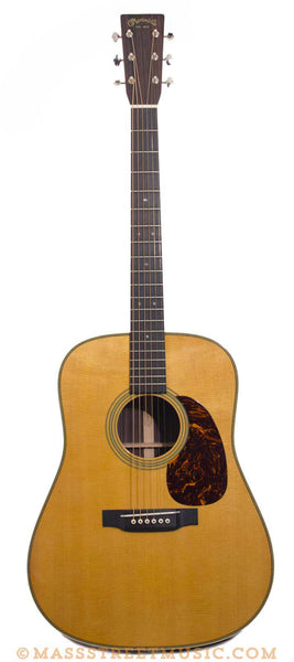 Martin - HD-28V Acoustic Guitar with hard case and free set