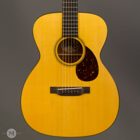 Collings Guitars - 2005 OM1A Varnish - Used - Close