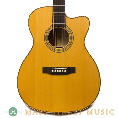 Martin OMC-28 Madagascar Laurence Juber - Front Close