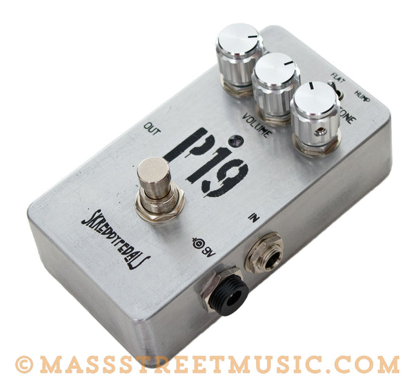 david gilmour guitar effects pedals Skreddy - P19 Fuzz Pedal channels Pink Floyd's David Gilmour