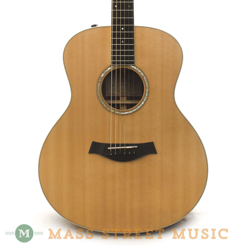Taylor 2006 Grand Symphony GSe Acoustic Guitar - front close
