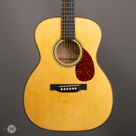 Leo Posch Acoustic Guitars - OM Maple 164 - Front Close