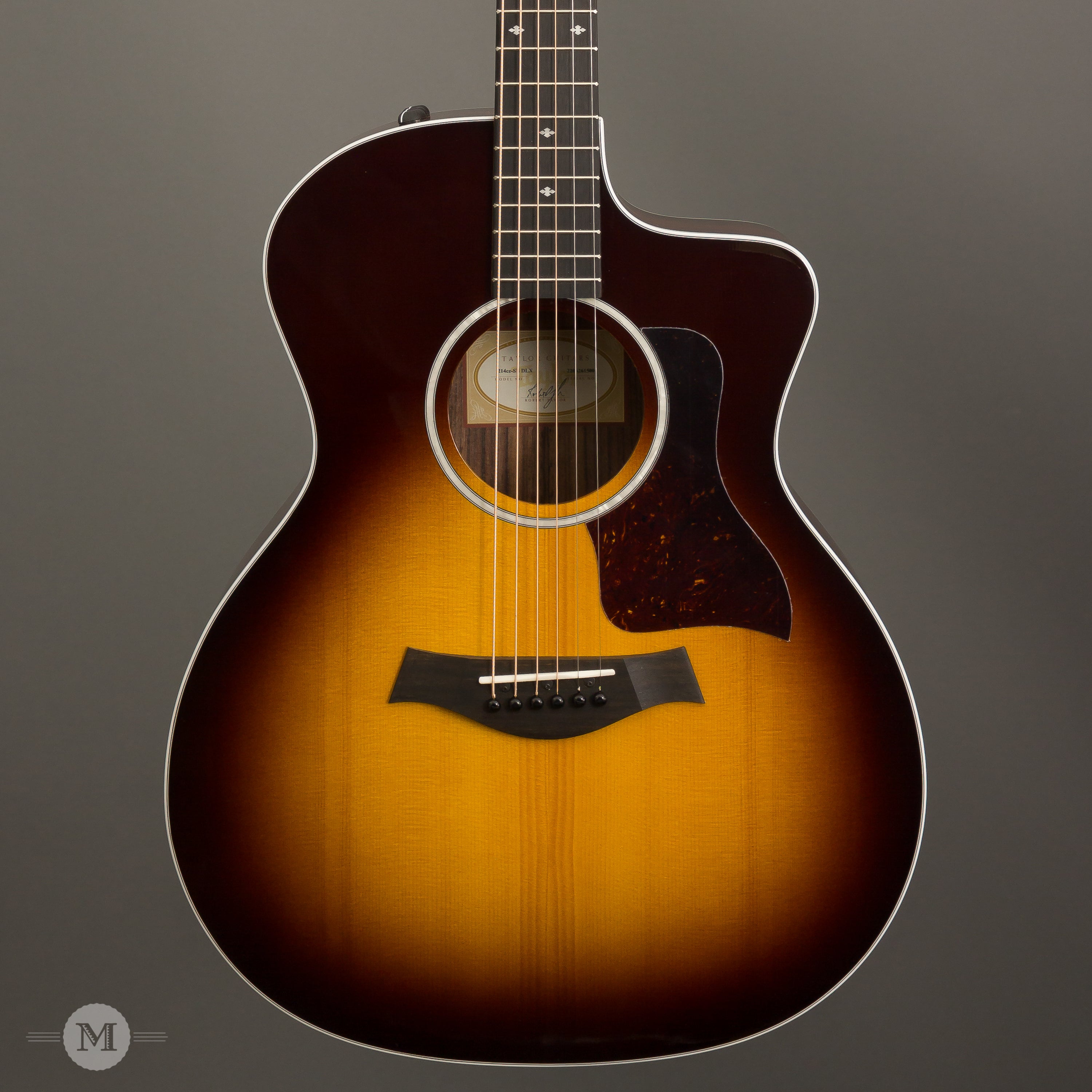 taylor 214e deluxe grand auditorium acoustic electric guitar tobacco sunburst 214CE Spruce Complete with a comfortable Taylor Neck Taylor 214ce-SB Deluxe Acoustic Electric