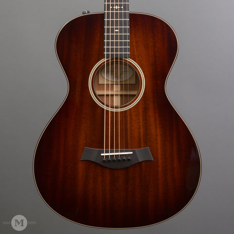 Taylor Acoustic Guitars - 522e 12-Fret - Front Close