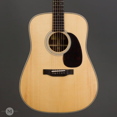 Eastman Acoustic Guitars - E20D - Front Close