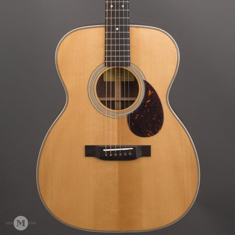 Eastman Acoustic Guitars - E20OM - MR - TC - Front Close